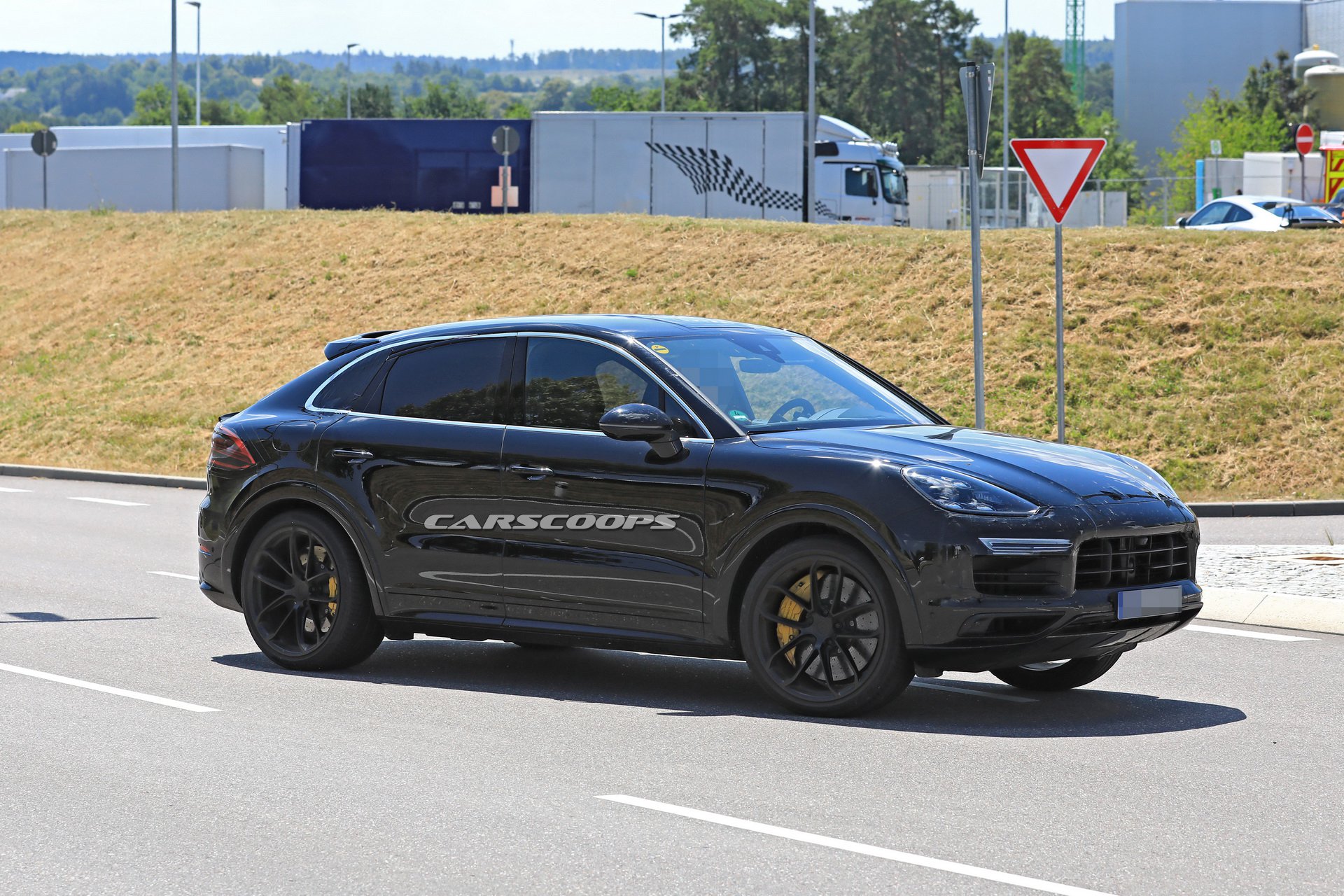 25361927-porsche-cayenne-coupe-first-spy-11.jpg