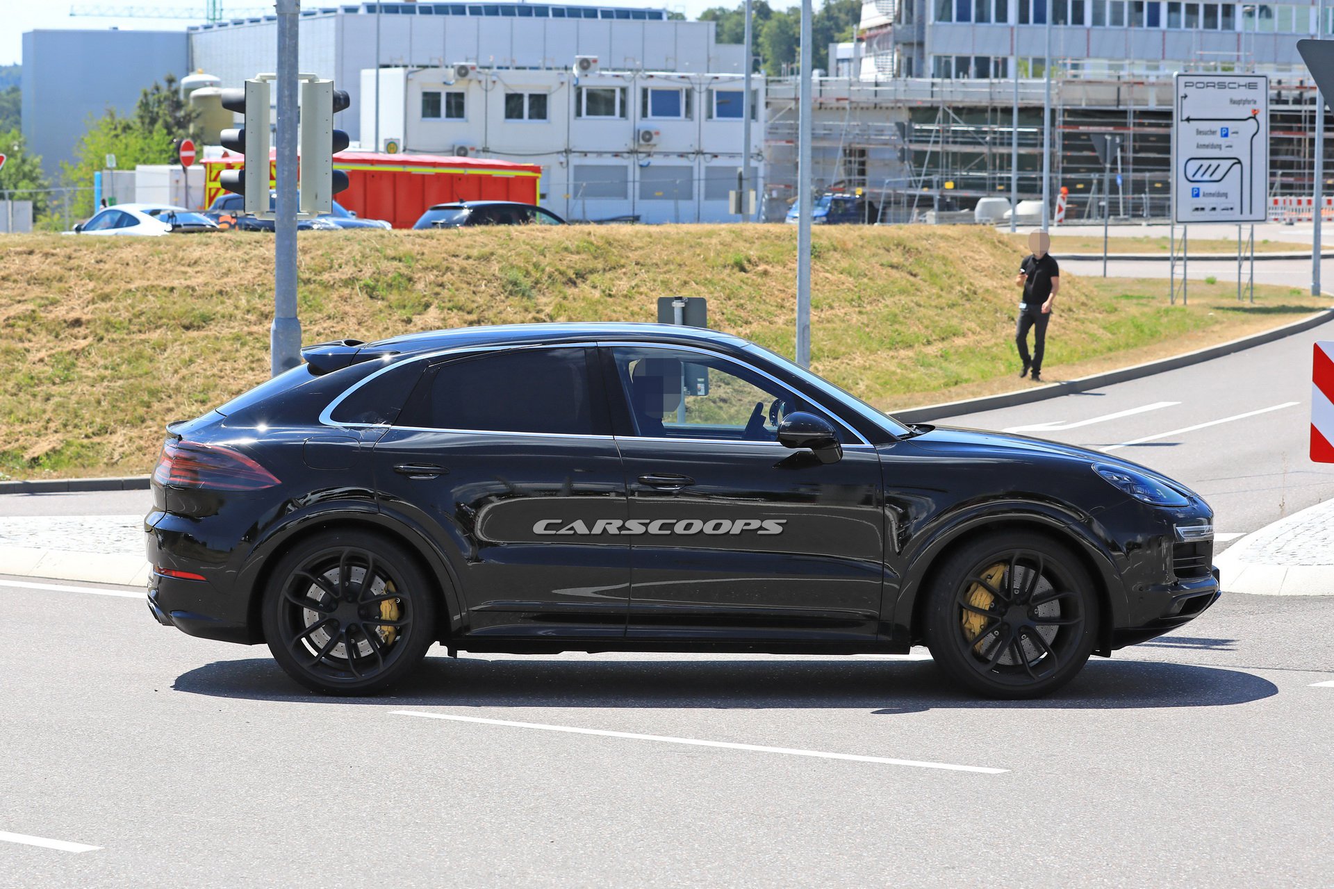 2b8eeb1e-porsche-cayenne-coupe-first-spy-13.jpg