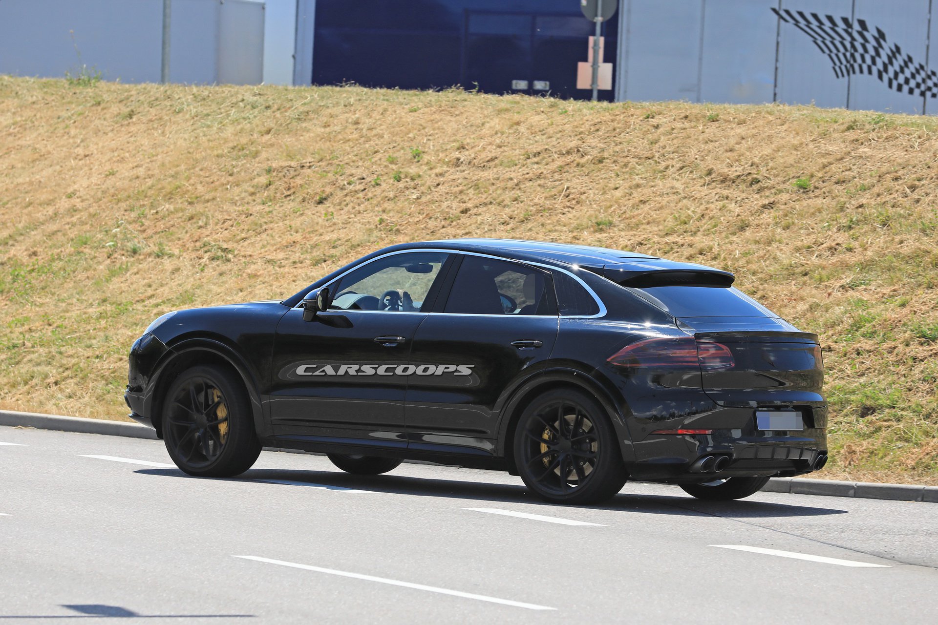 7d86f5cc-porsche-cayenne-coupe-first-spy-23.jpg