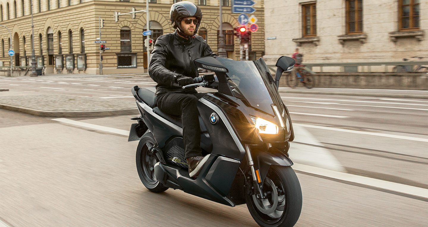 Loạt xe BMW Motorrad "khoác" bộ cánh mới