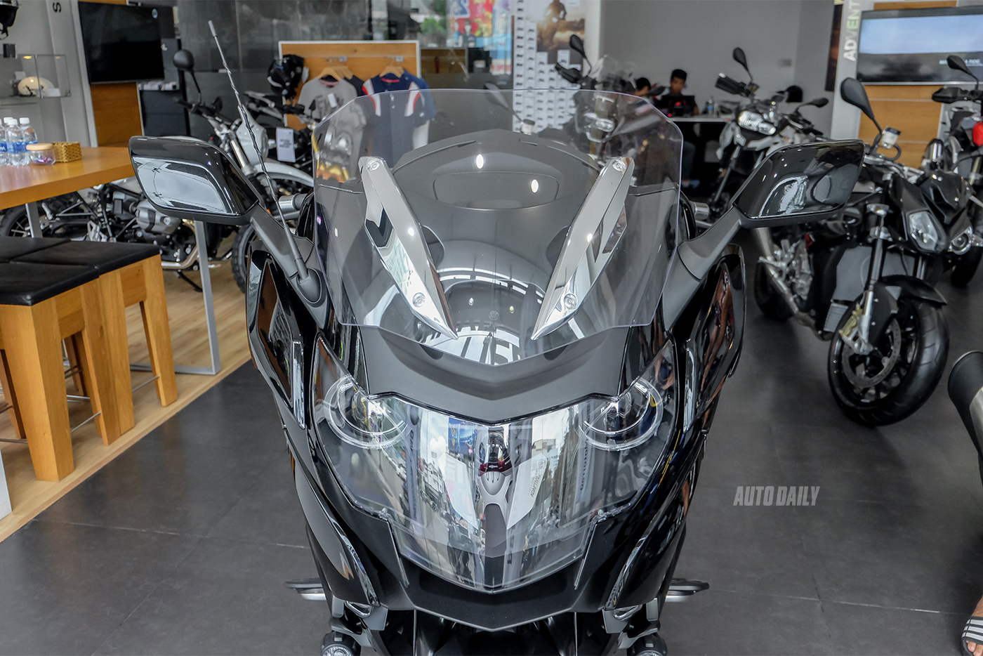 bmw-k1600b-2018-8.jpg