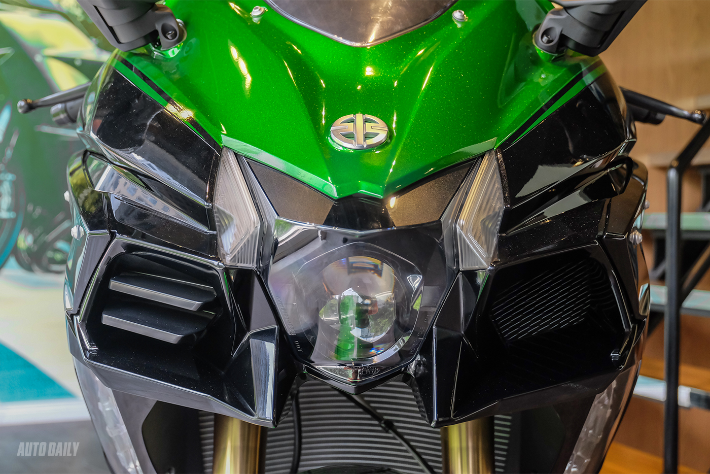 kawasaki-ninja-h2-sx-11.jpg