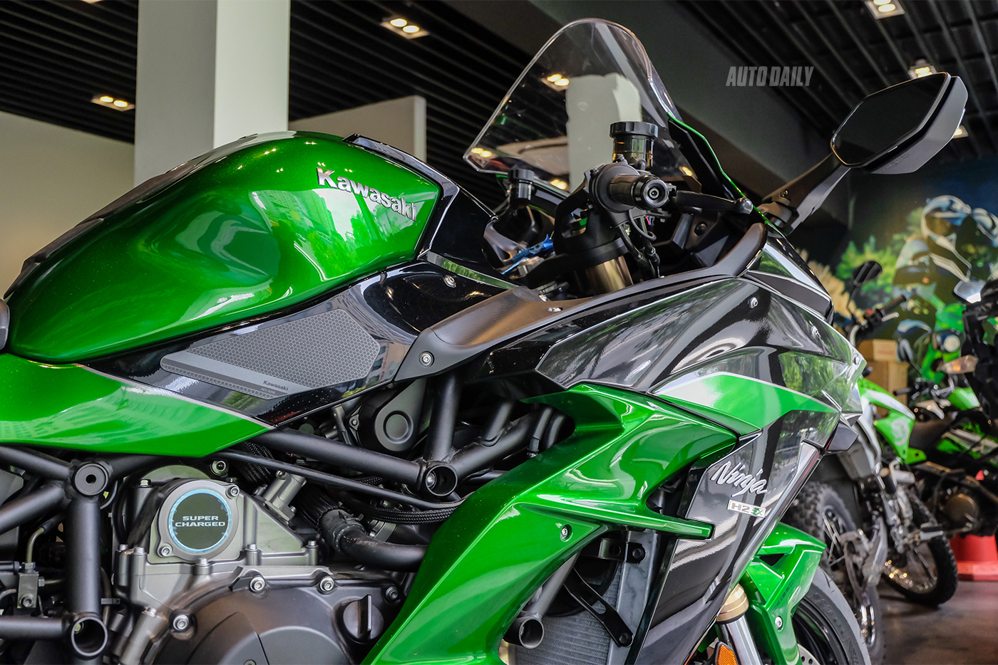 kawasaki-ninja-h2-sx-15.jpg