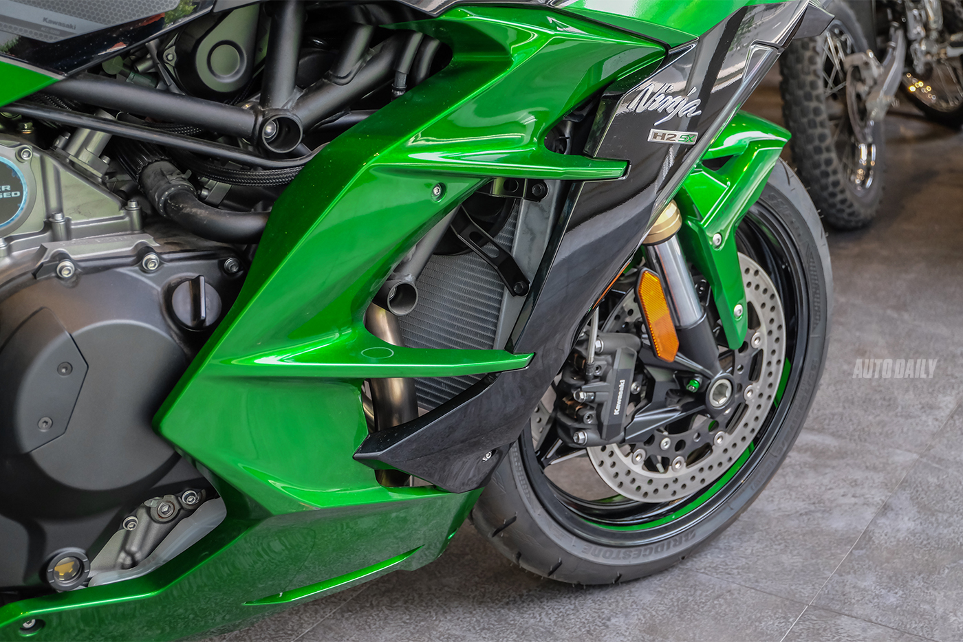 kawasaki-ninja-h2-sx-17.jpg