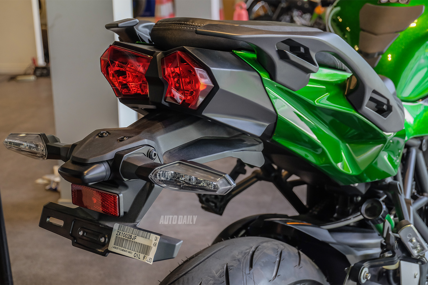 kawasaki-ninja-h2-sx-21.jpg