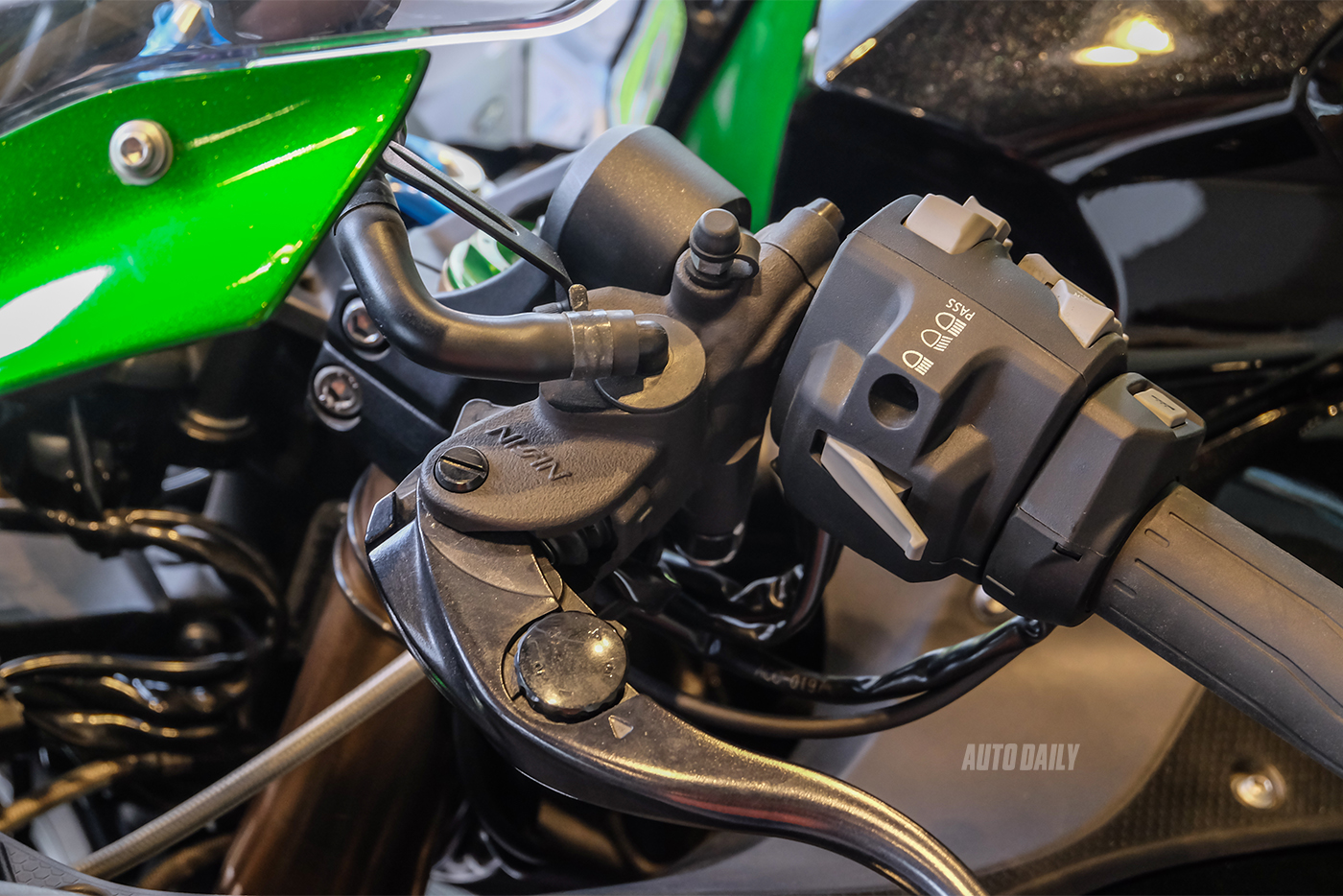 kawasaki-ninja-h2-sx-8.jpg