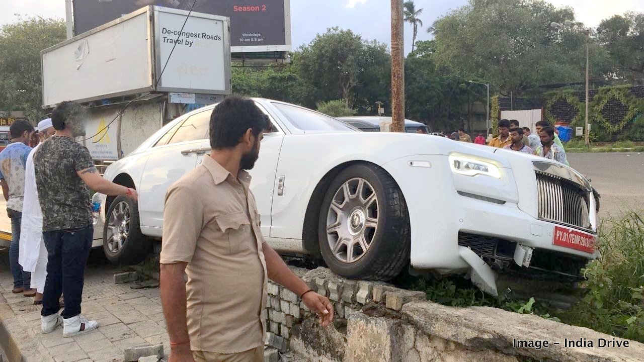 rolls-royce-phantom-ghost-crash-india-mumbai-2.jpg