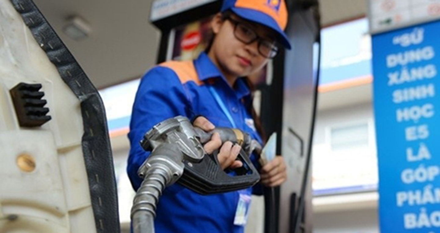 Giá xăng tăng sau hai tháng đứng yên