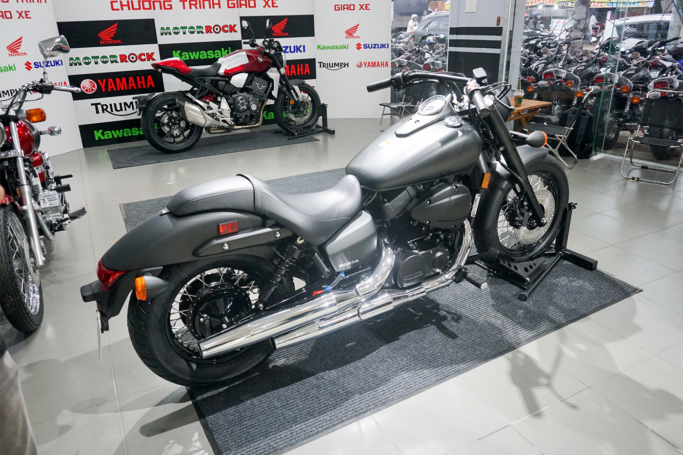 honda-shadow-phantom-750-2018-13.jpg