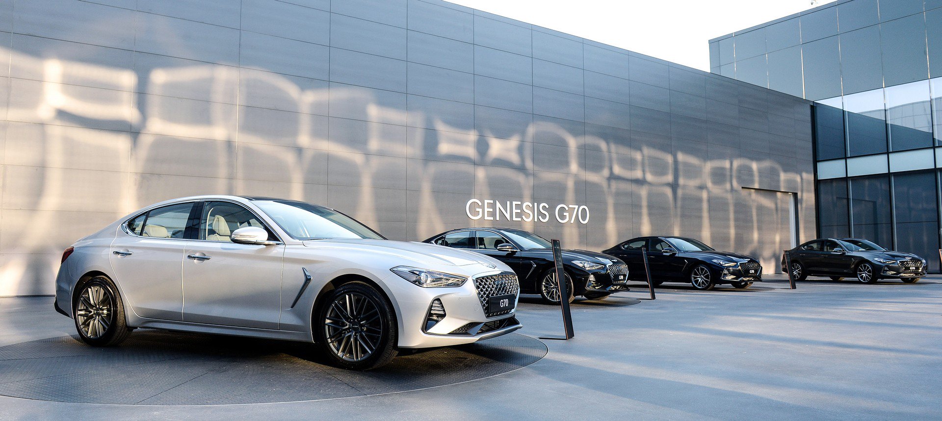 2019-genesis-g70-45-12.jpg