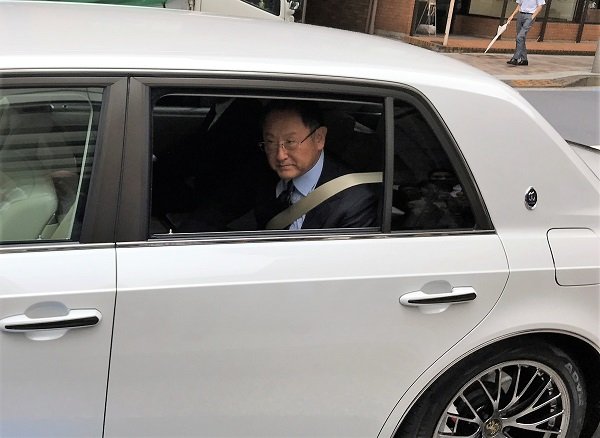 toyota-chu-tichtoyota-president-uses-century-grmn-as-company-car-9.jpg