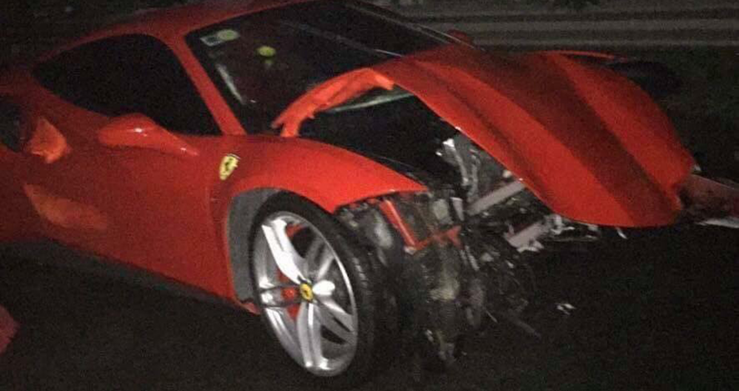 Siêu xe Ferrari 488 GTB tai nạn nát đầu tại Việt Nam