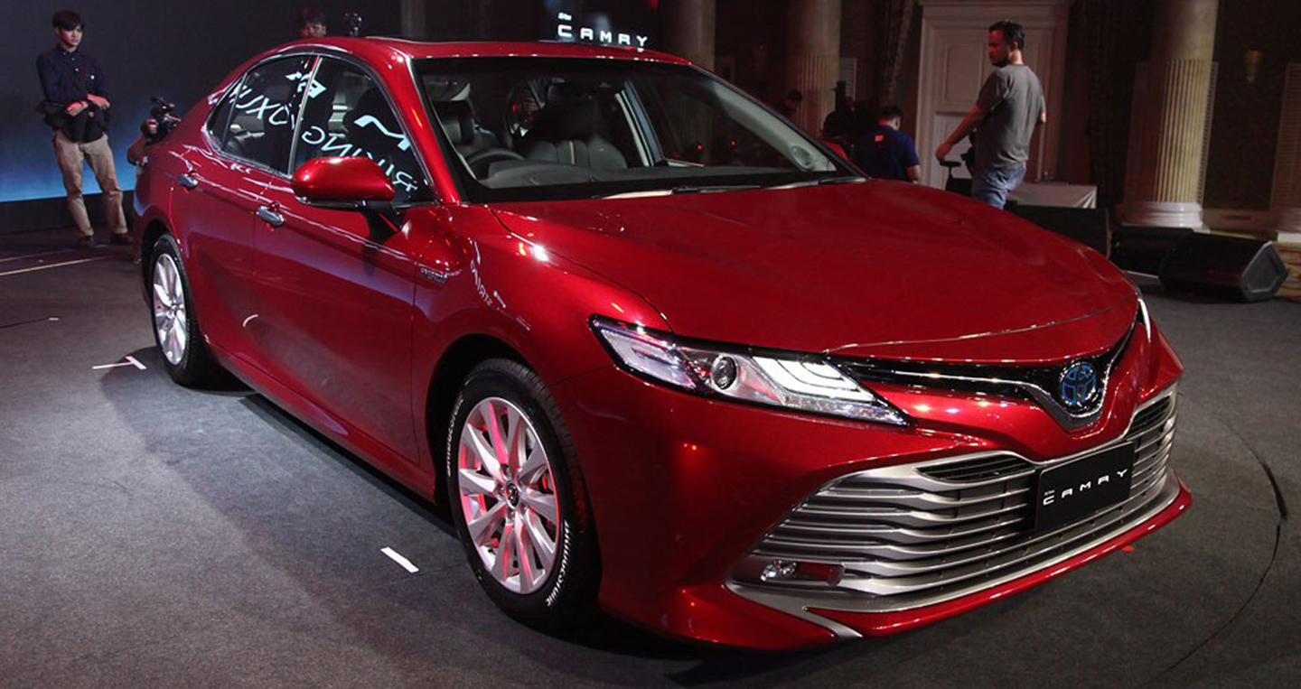 Toyota Camry 2019 giá từ 43.600 USD chào thị trường ĐNÁ