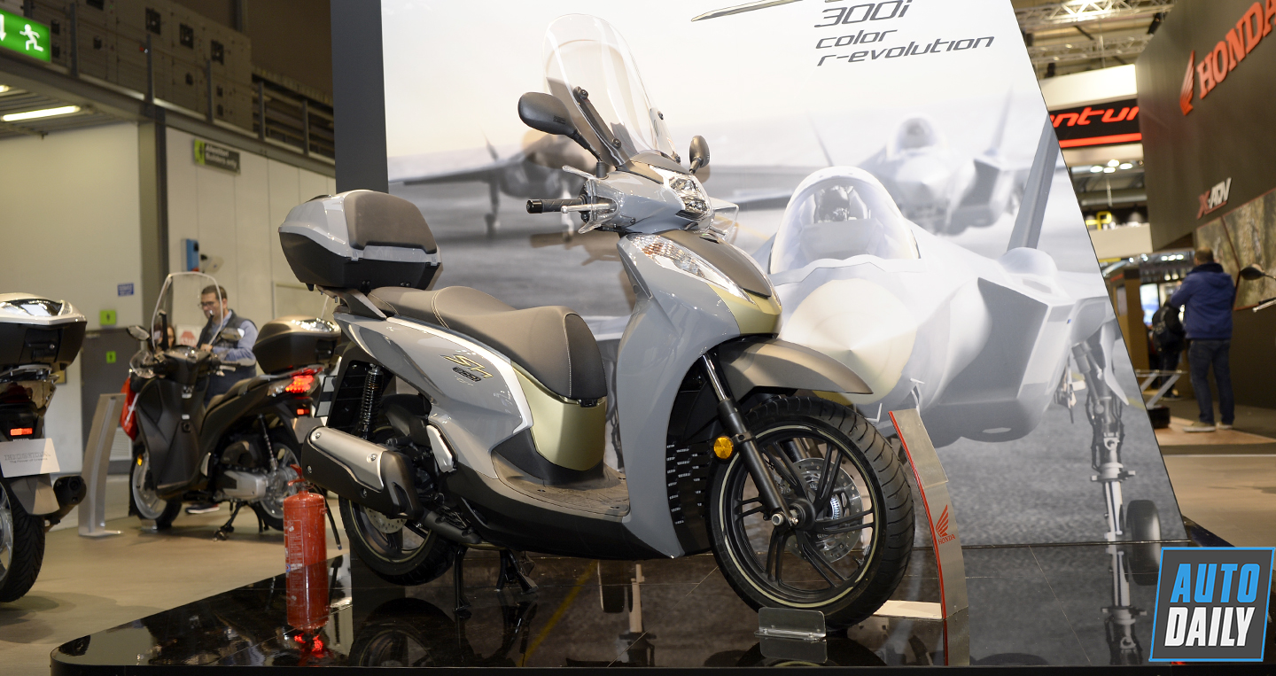 Honda SH300i 2018 bổ sung công nghệ kiểm soát lực xoắn