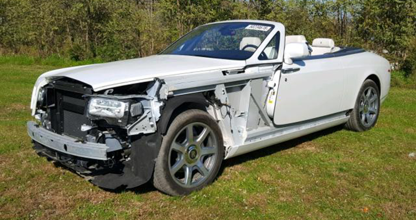 Tai nạn nát đầu, xe Rolls-Royce rao bán giá dưới 100.000 USD