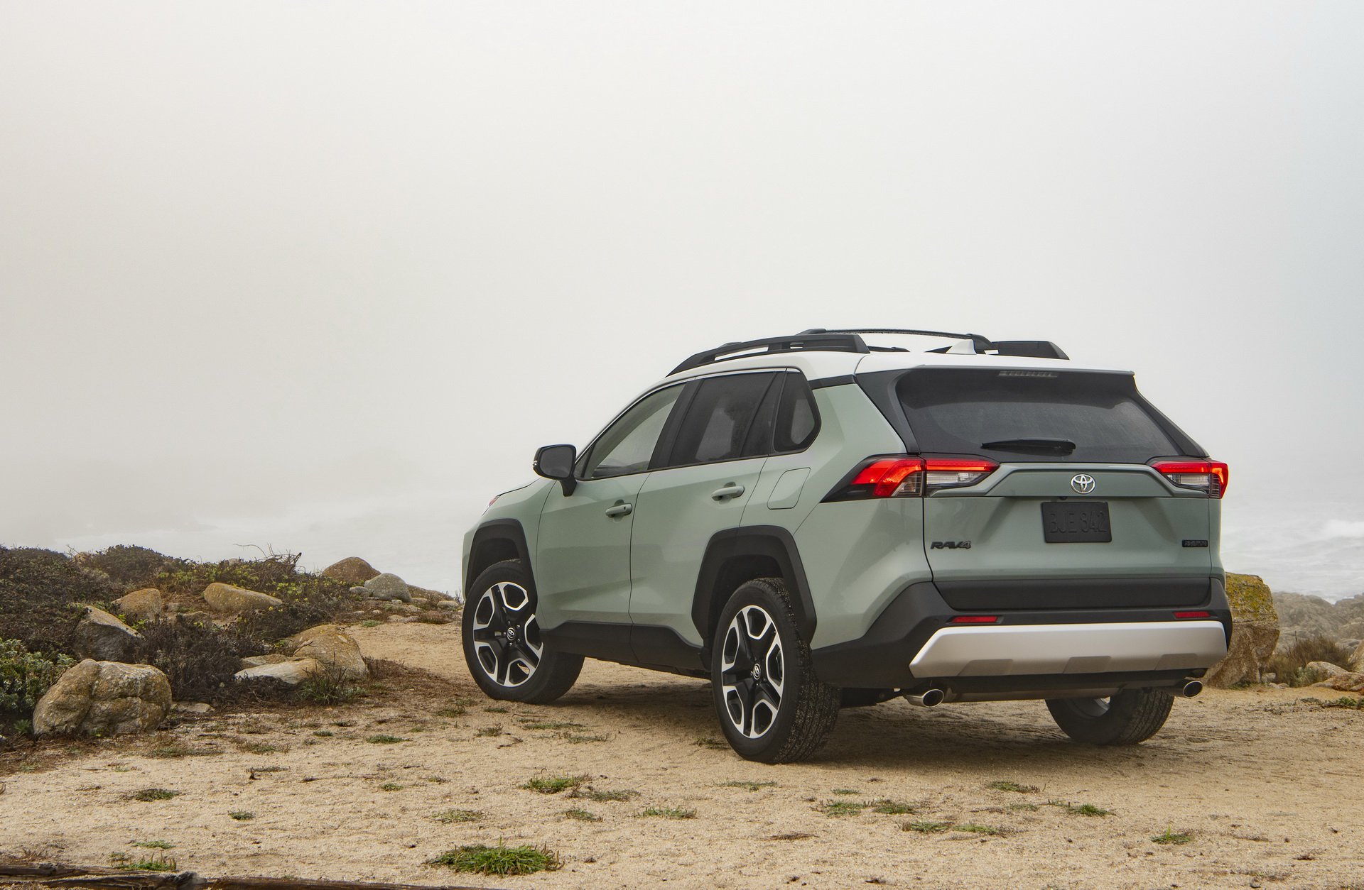 2019-toyota-rav4-03.jpg