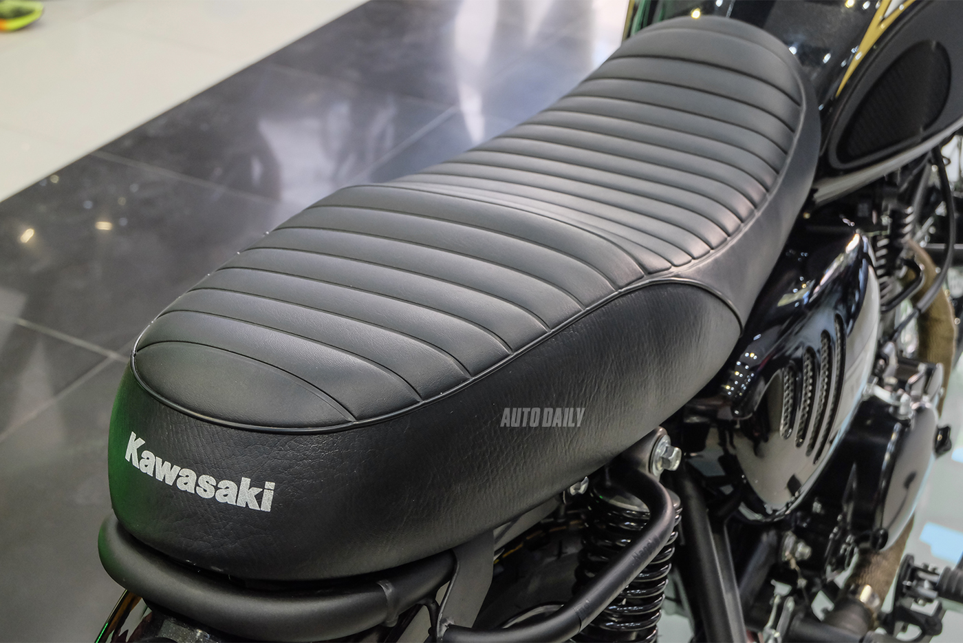 kawasaki-w175-15.jpg