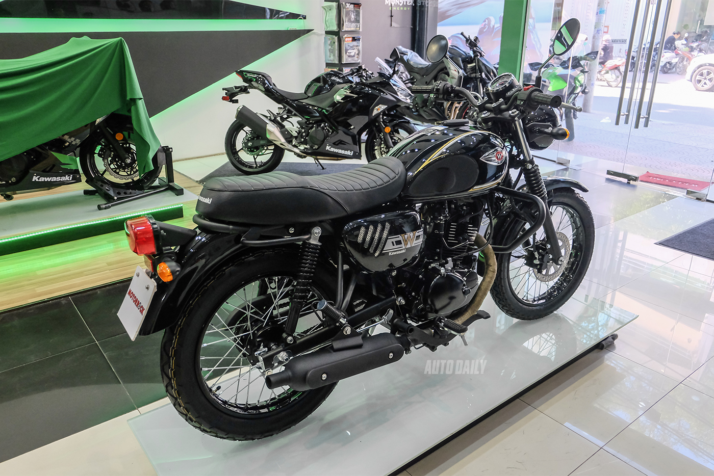 kawasaki-w175-3.jpg