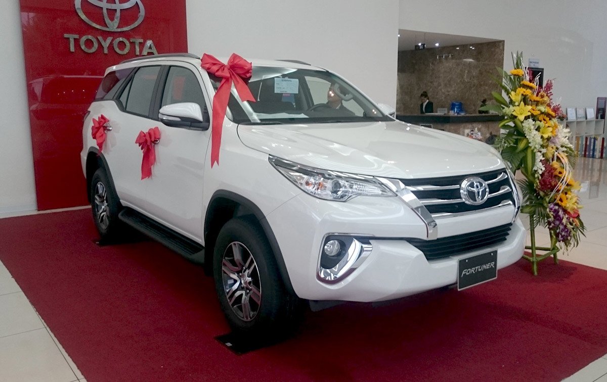 toyota-fortuner-sau-hon-nua-nam-vang-bong-o-viet-nam-da-tro-lai-va-tang-gia.jpg