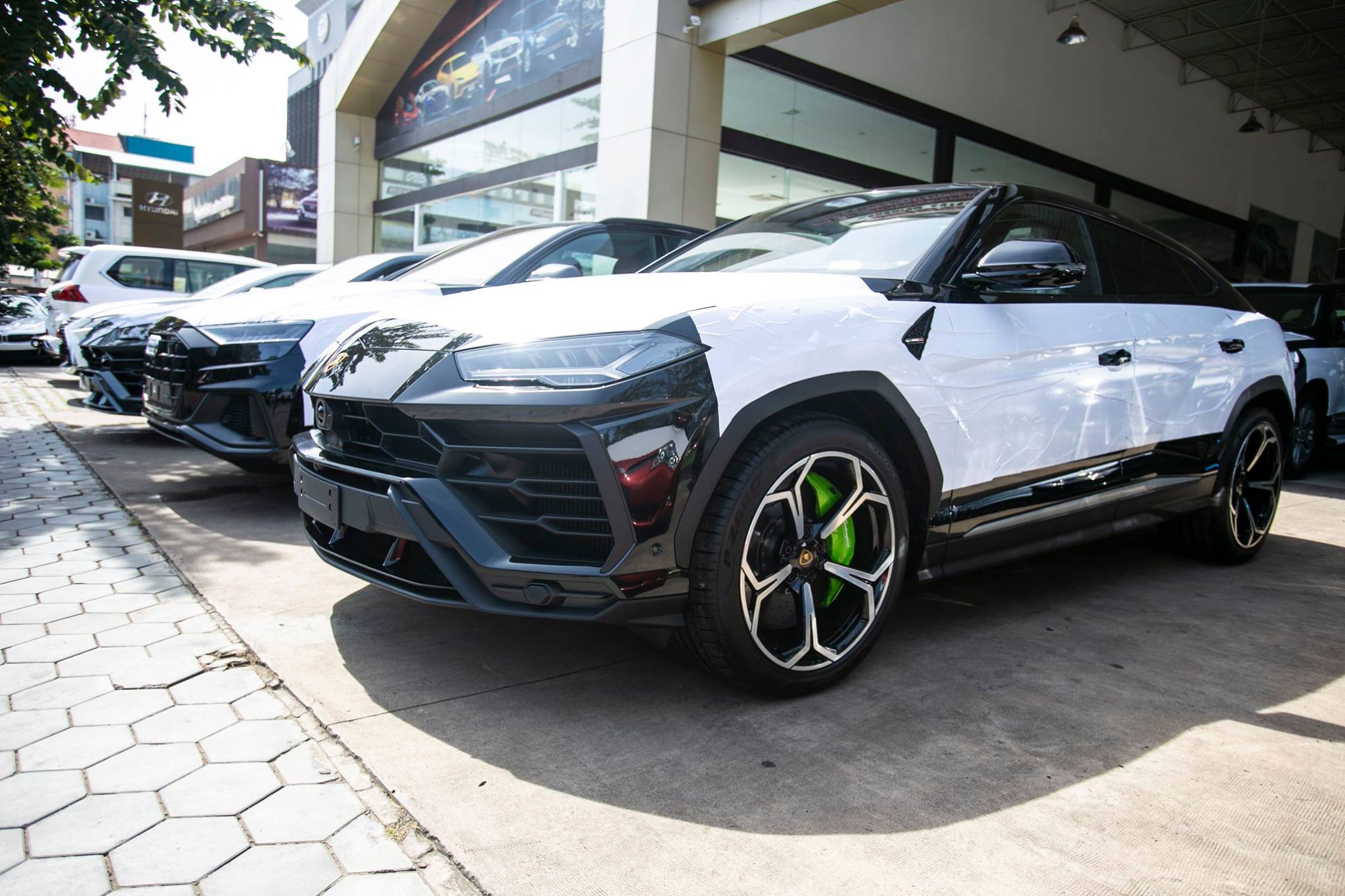 sieu-xe-campuchia-autodaily-lamborghini-urus-48237093-1956764644631806-4727043363914645504-o.jpg