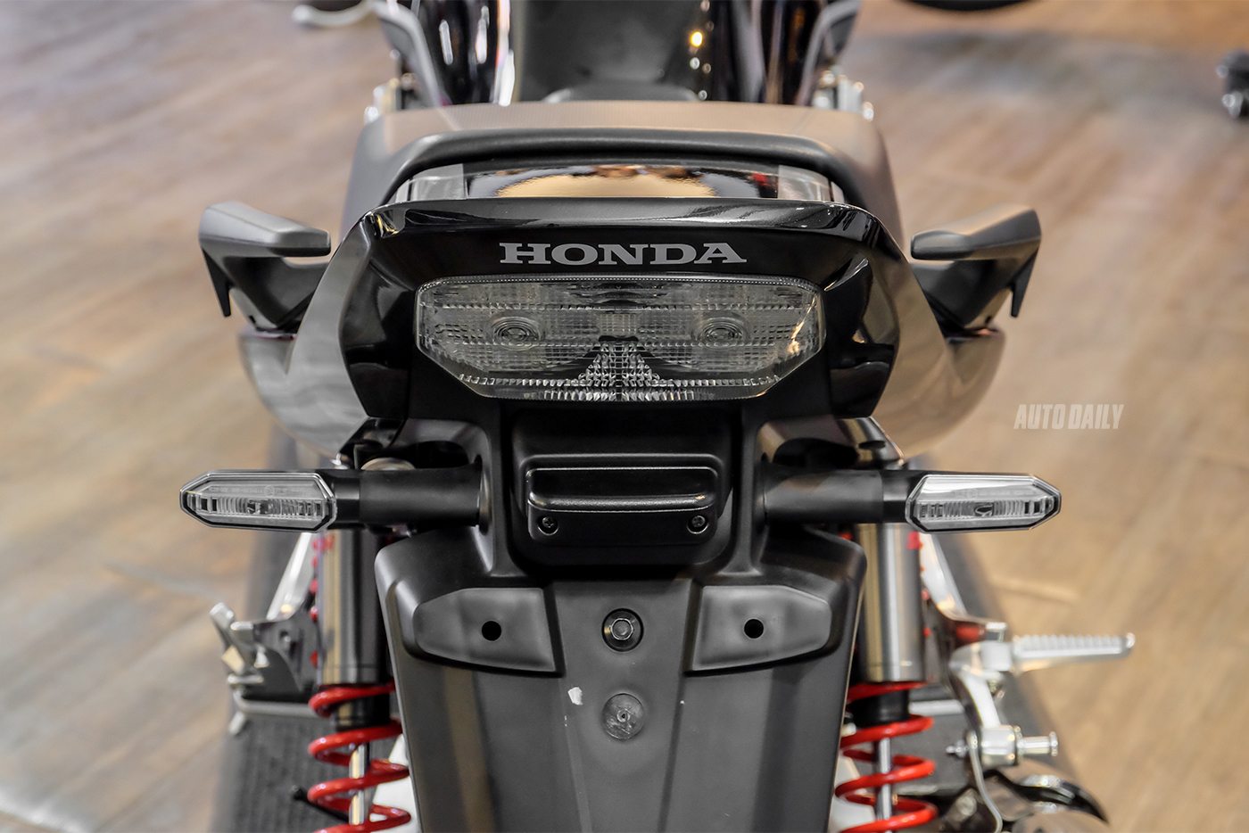 honda-cb1300-sf-2019-20.jpg