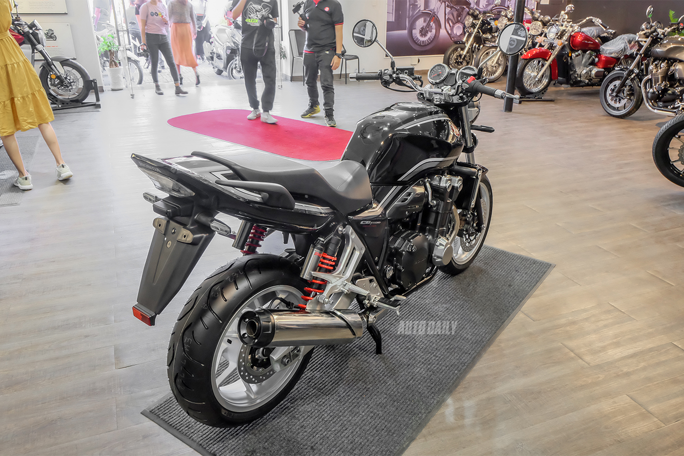 honda-cb1300-sf-2019-7.jpg