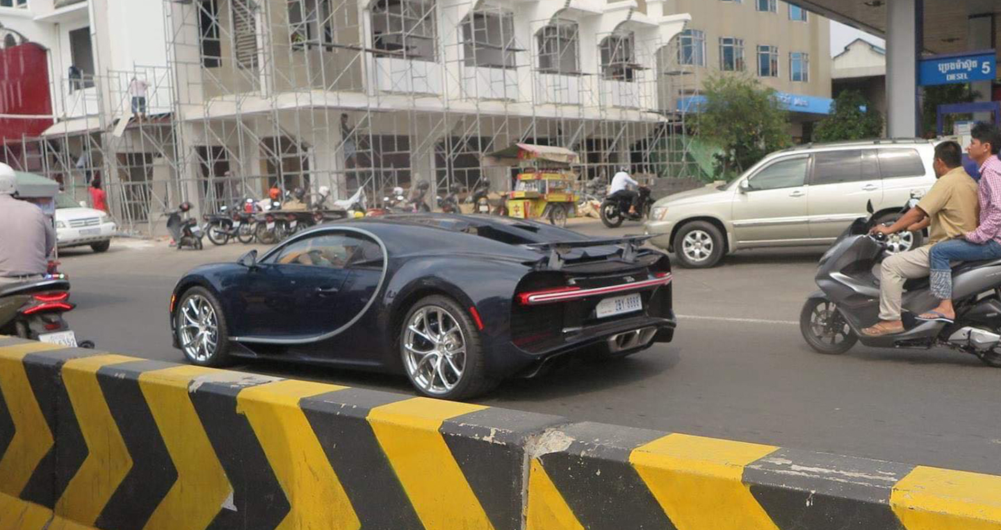 Bugatti Chiron của đại gia Campuchia xuống phố