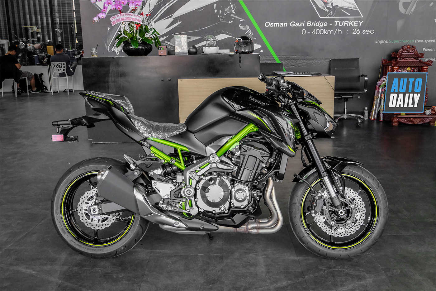 kawasaki-z900-abs-2019-2.jpg