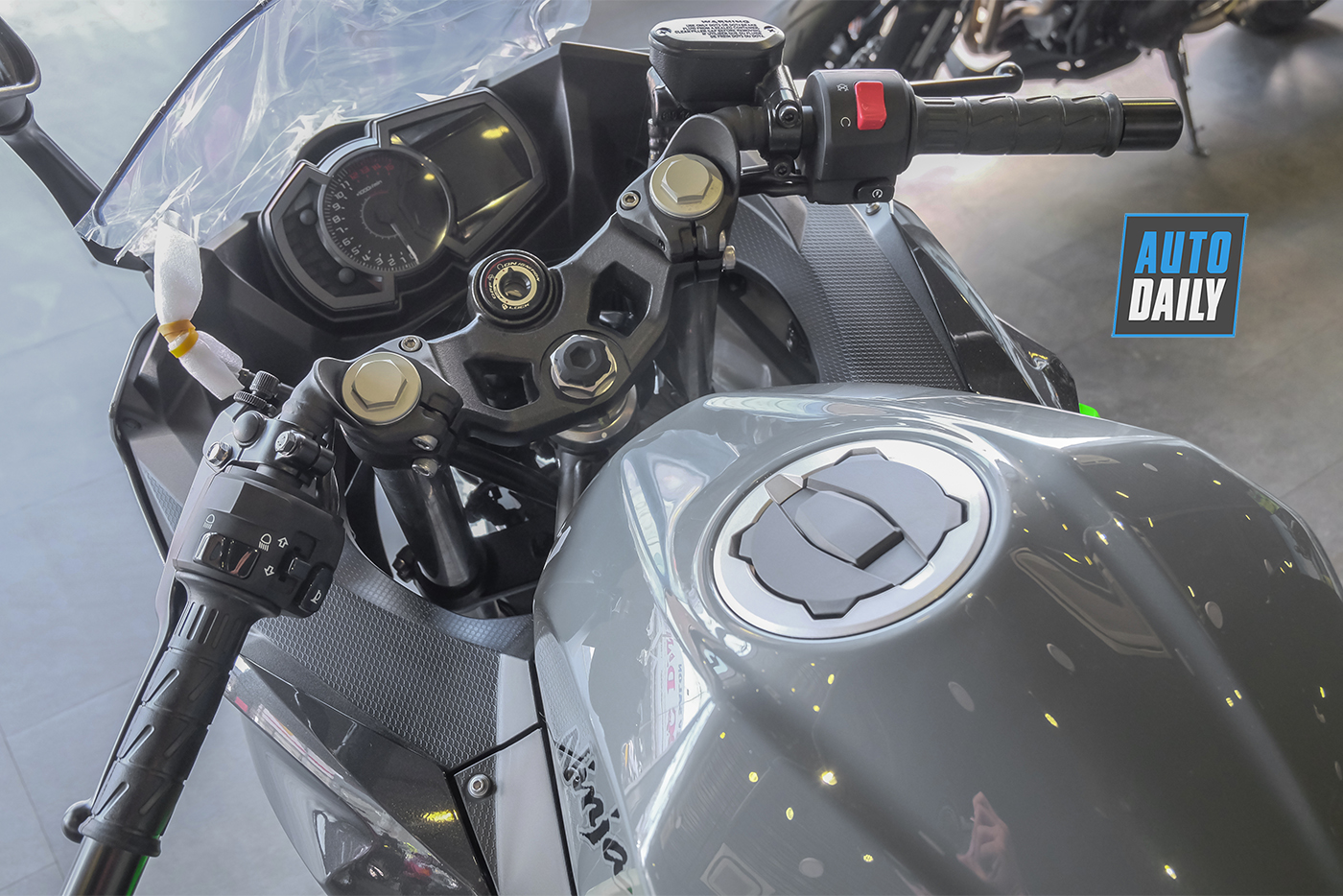 kawasaki-ninja-400-abs-2019-1.jpg