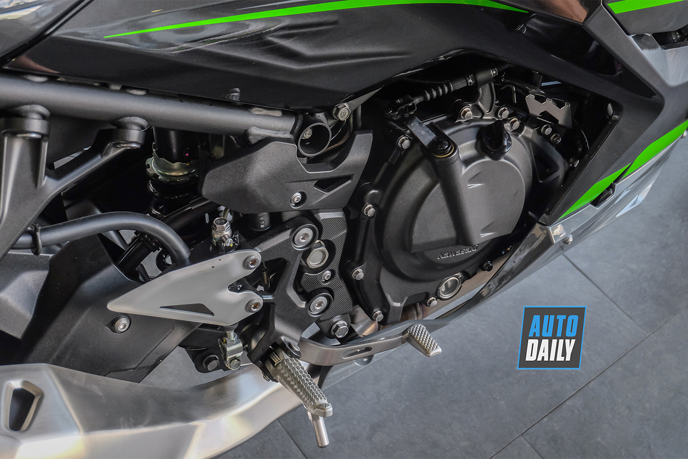 kawasaki-ninja-400-abs-2019-6.jpg