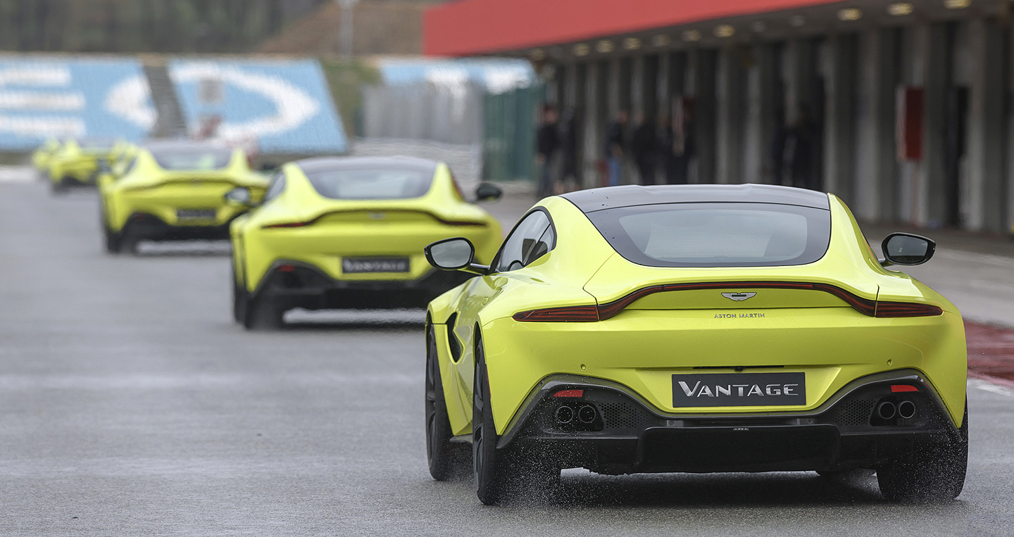 2019-aston-martin-vantage-lime-essence-168-2560x1440.jpg