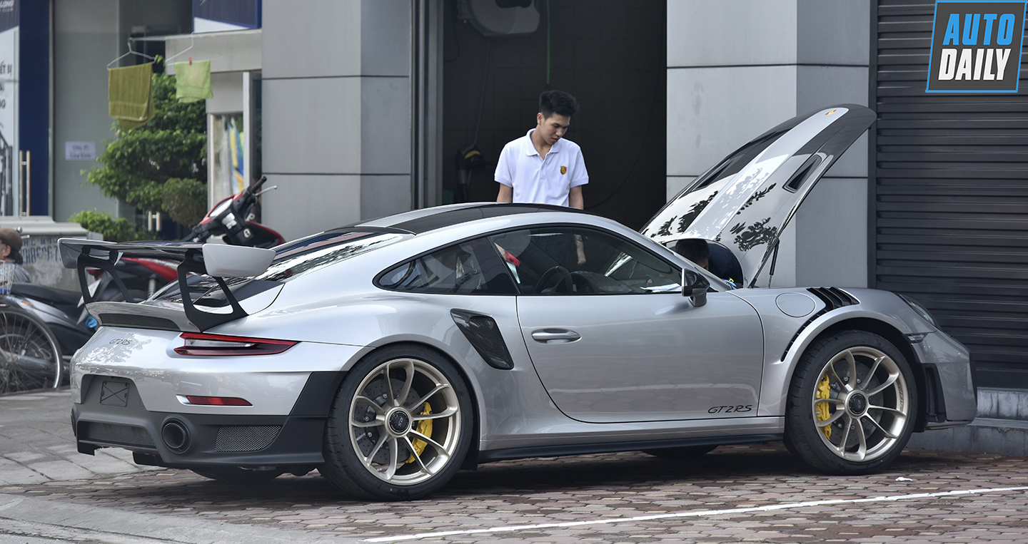 Siêu xe Porsche 911 GT2 RS giá hơn 20 tỷ xuất hiện tại Hà Nội