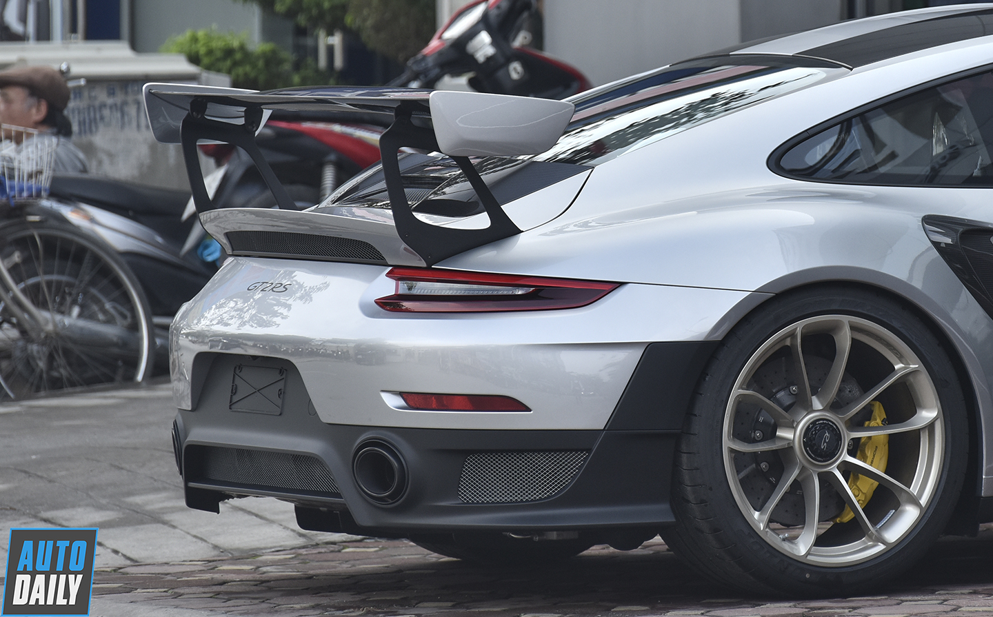 porsche-911-gt2-rs-autodaily-9.jpg