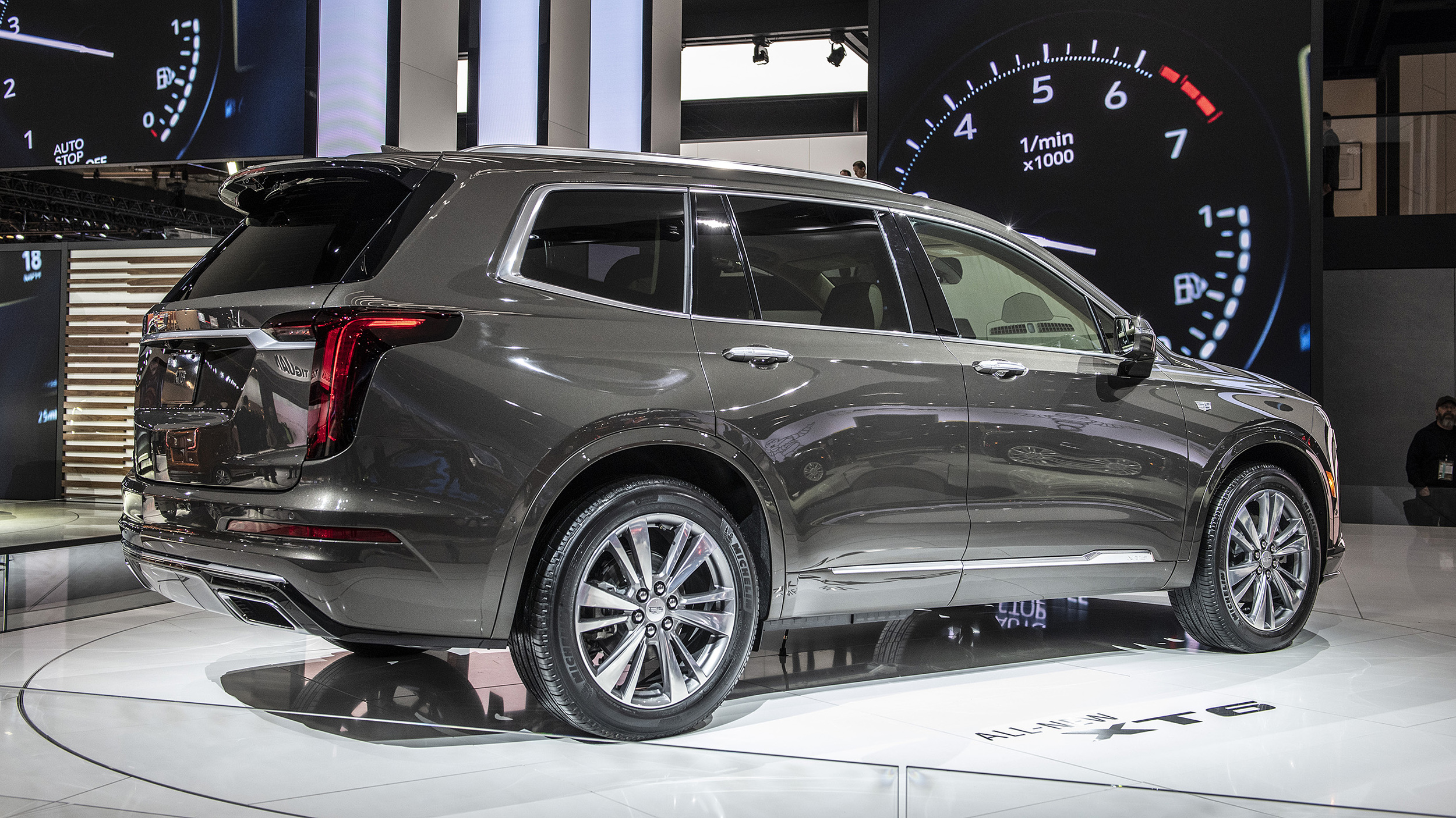 2020-cadillac-xt6-1-2.jpg