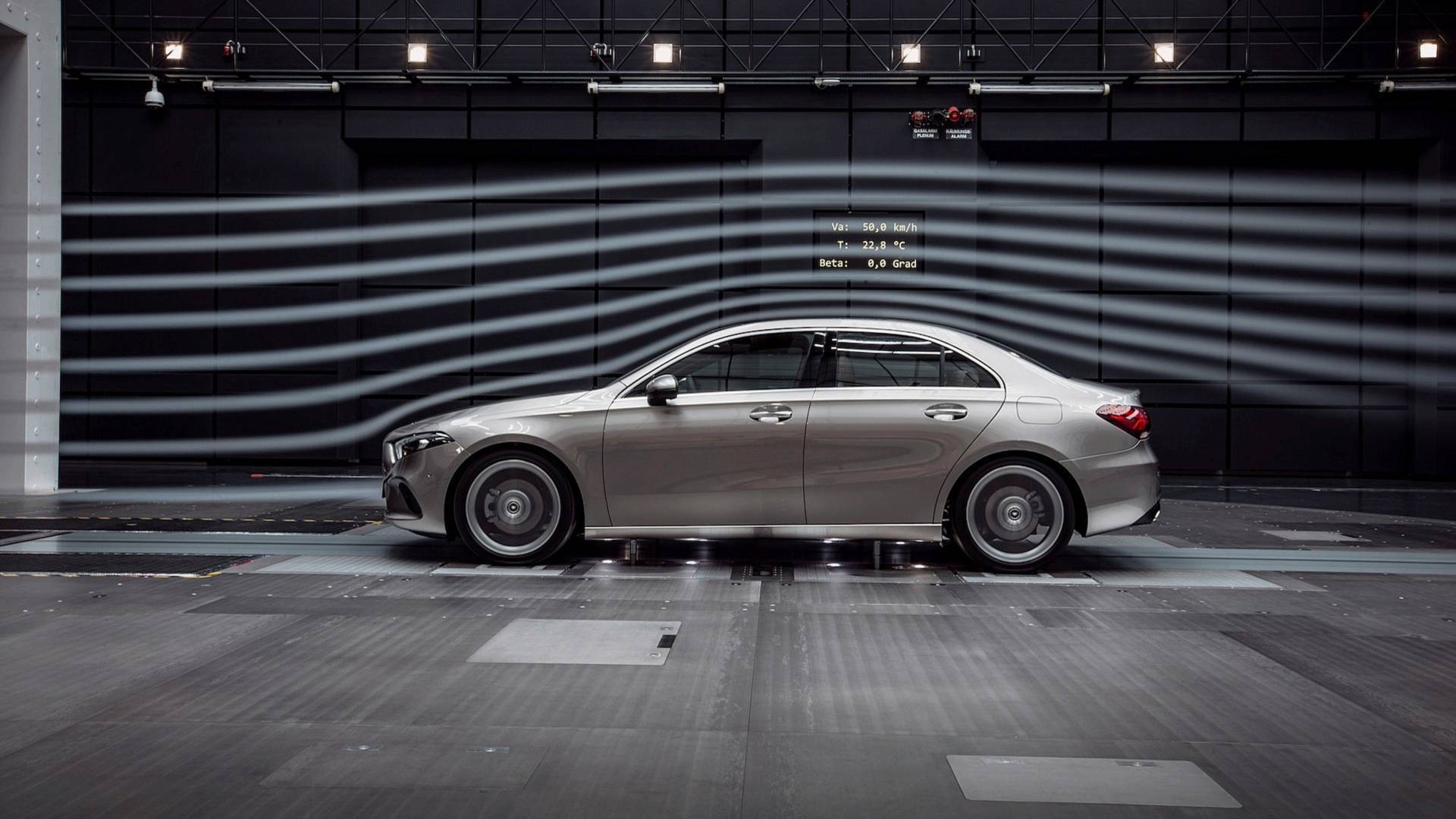 2019-mercedes-benz-a-class-sedan-chot-gia-1.jpg