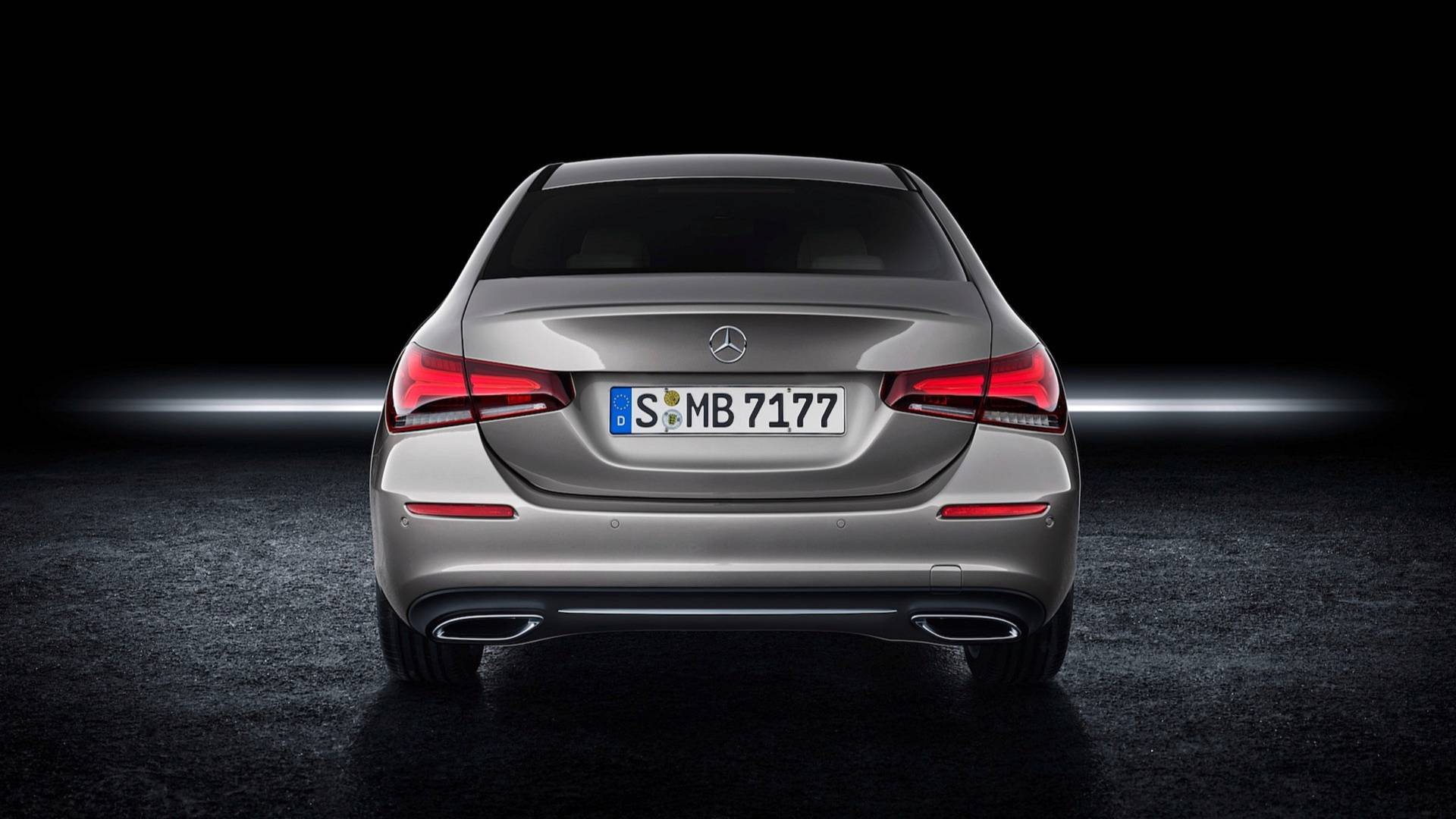 2019-mercedes-benz-a-class-sedan-chot-gia-3.jpg