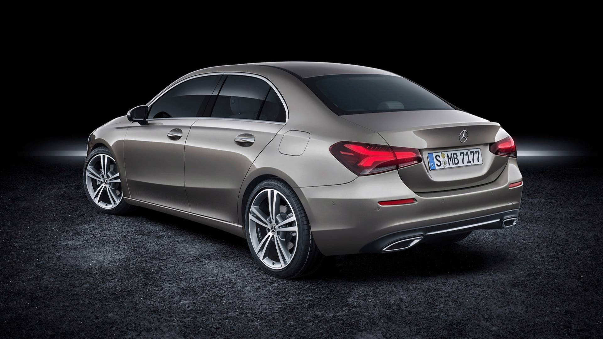 2019-mercedes-benz-a-class-sedan-chot-gia-9.jpg