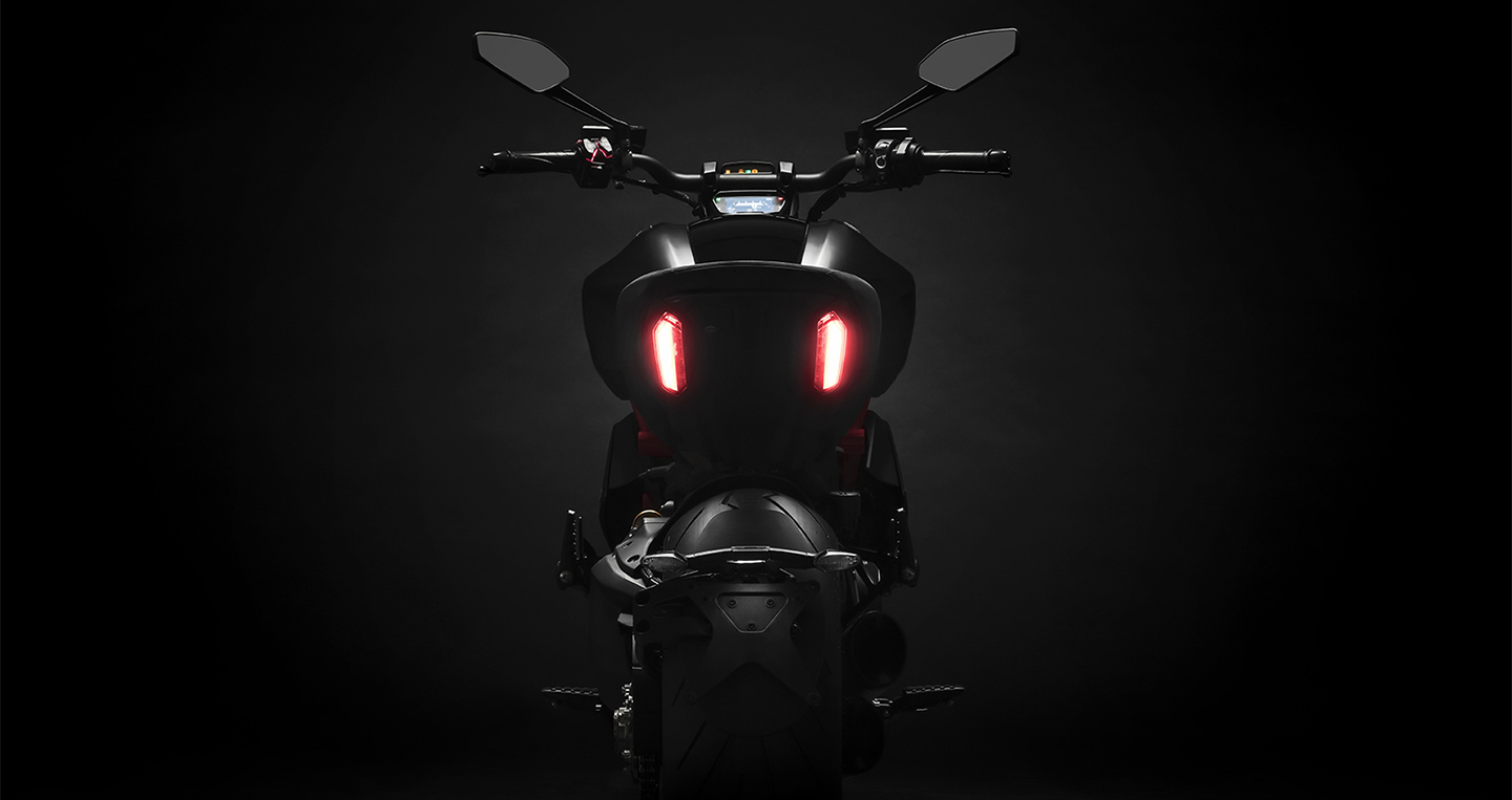 2019-ducati-diavel-1260-4.jpg