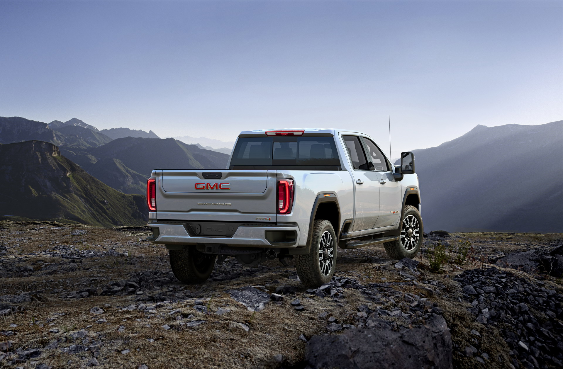 trinh-lang-ban-tai-hang-nang-2020-gmc-sierra-500hd-3.jpg