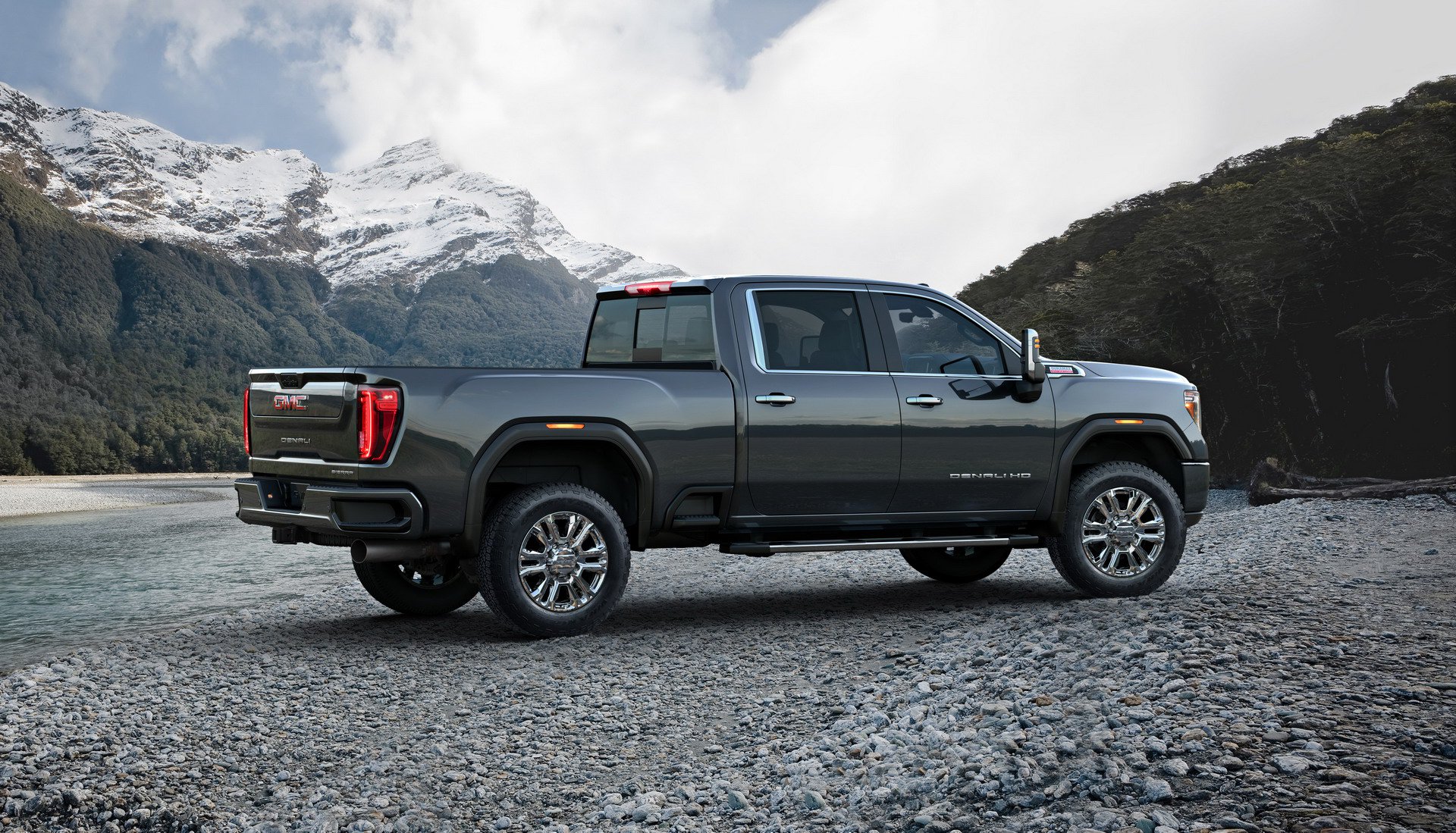 trinh-lang-ban-tai-hang-nang-2020-gmc-sierra-500hd-5.jpg