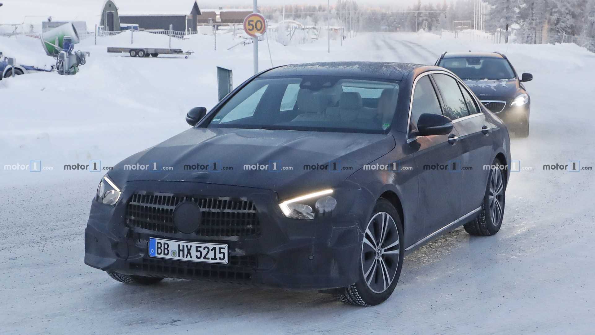 2020-mercedes-e-class-sedan-spy-photo-1.jpg