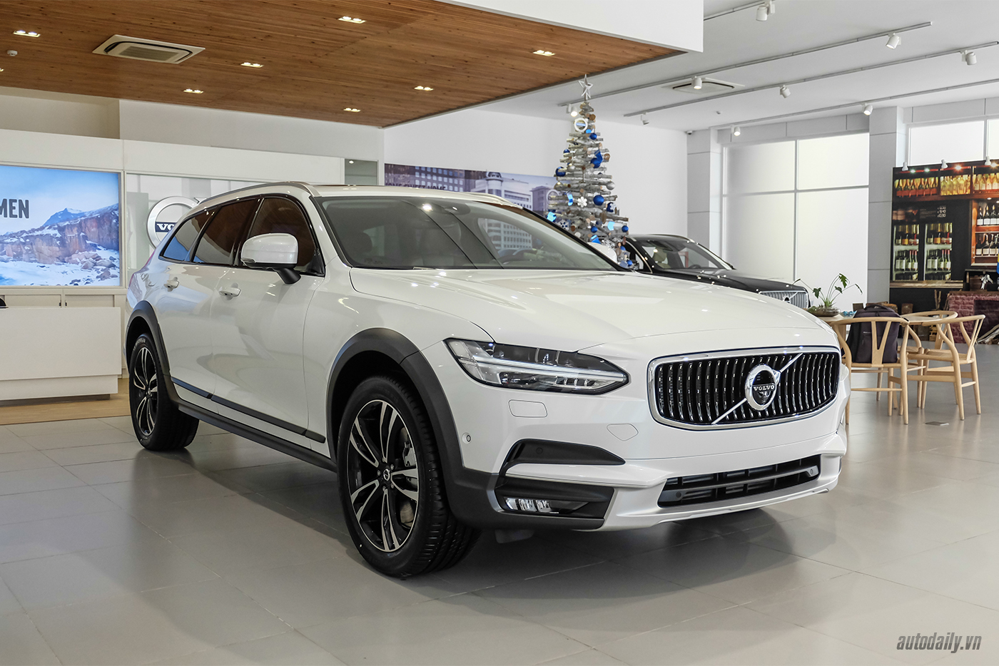 volvo-v90-cross-country-2018-2.jpg