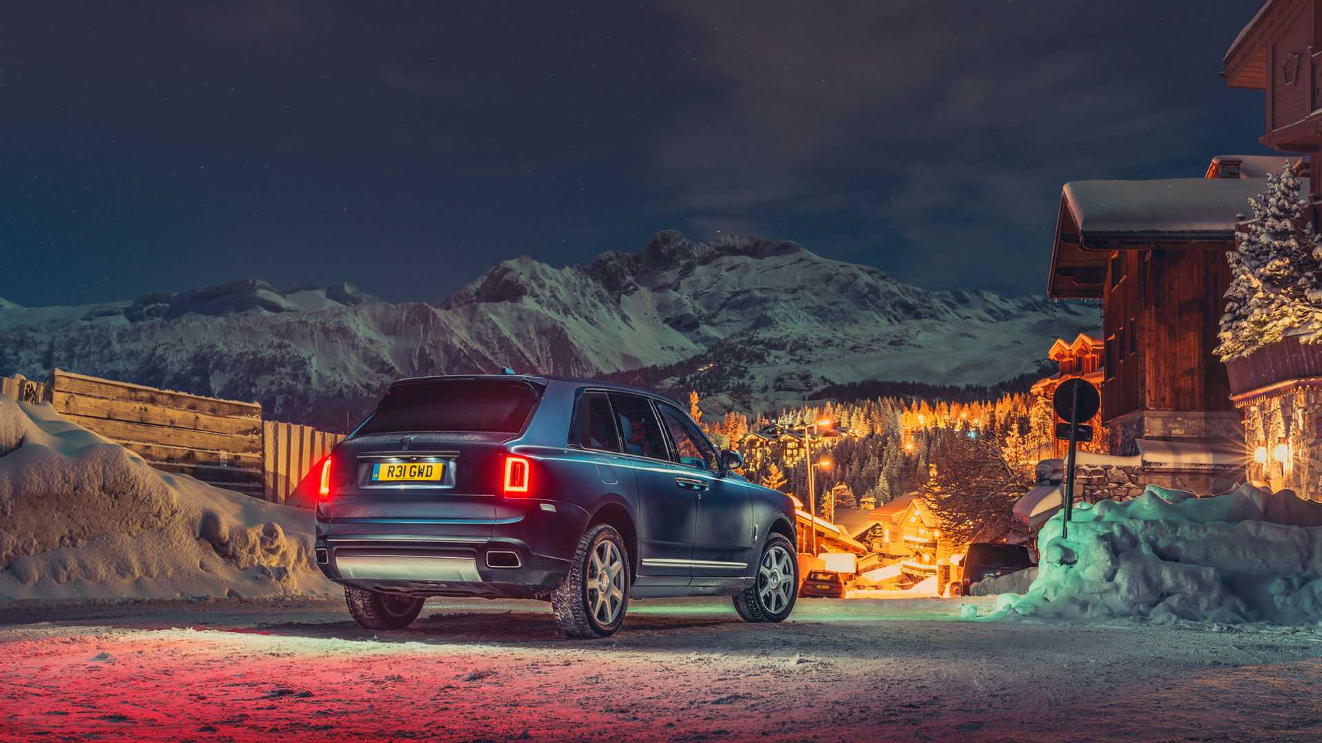 rolls-royce-cullinan-ski-taxi-1.jpg