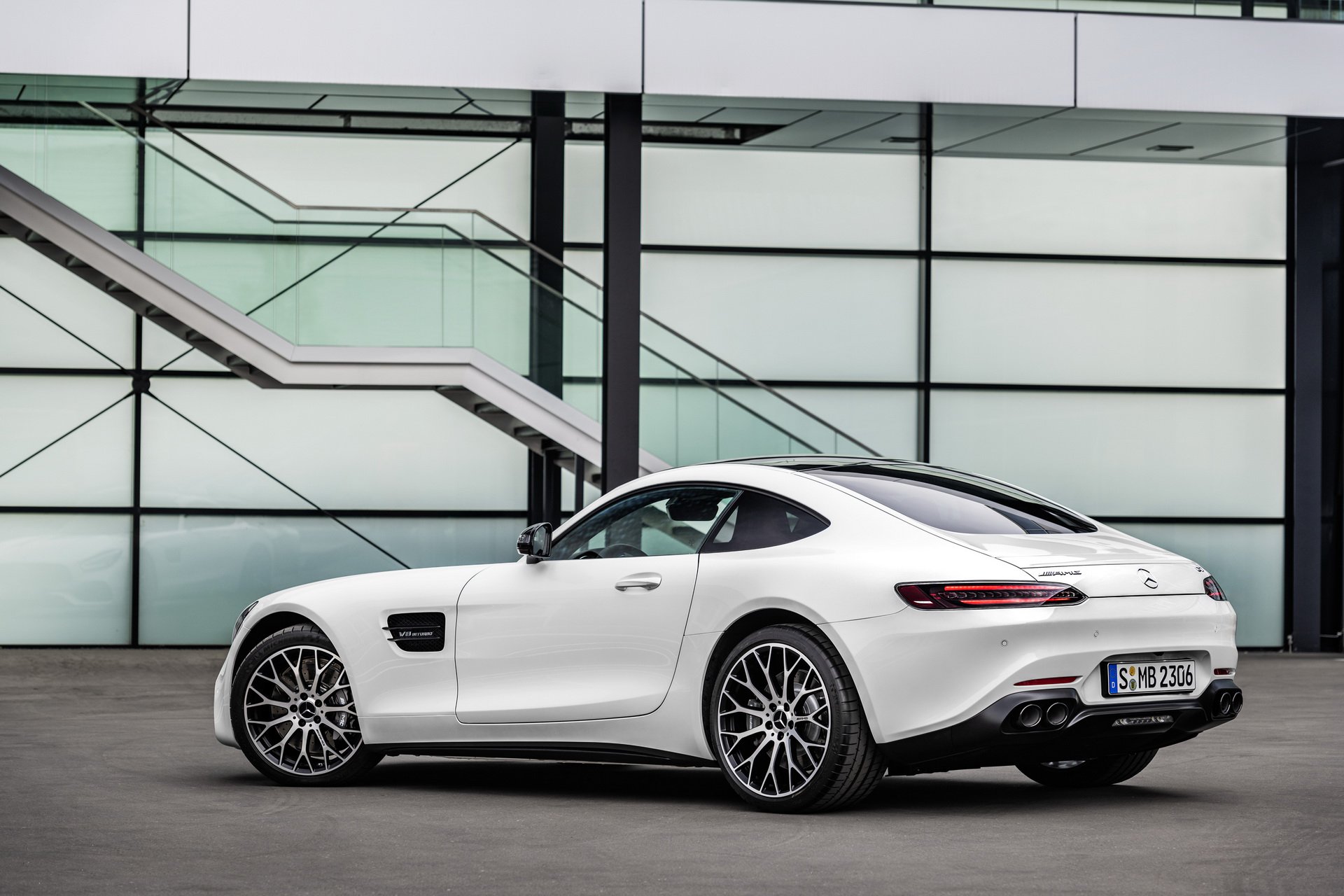 gia-ban-mercedes-amg-gt-facelift-3.jpg