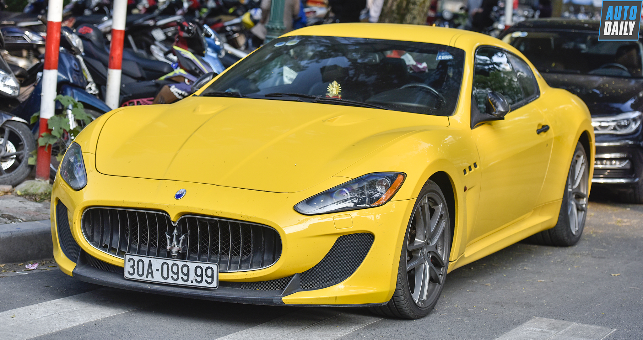 Năm mới ngắm "Mai vàng" Maserati biển tứ 9 tại Hà Nội