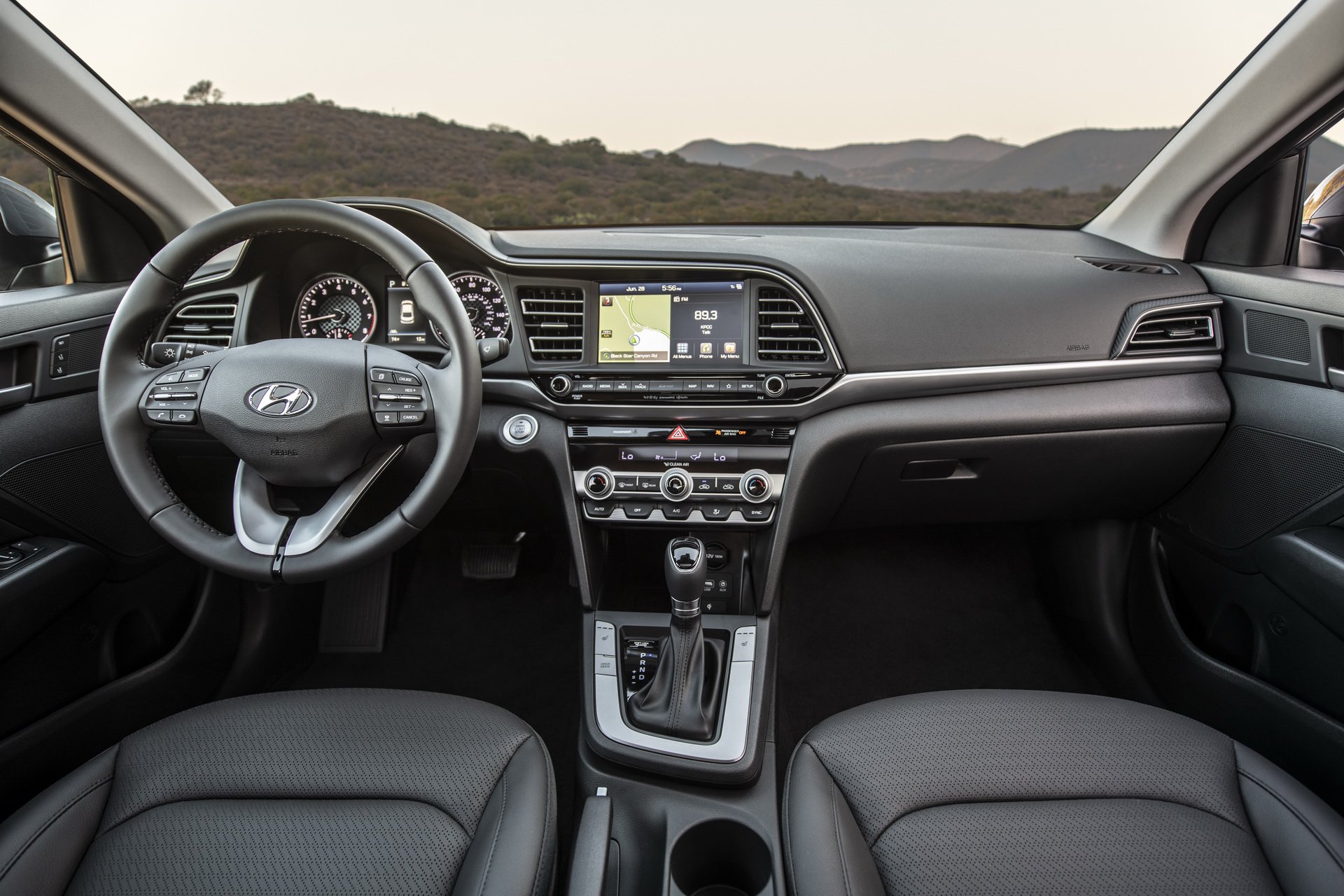 hyundai-elantra-2019-26.jpg