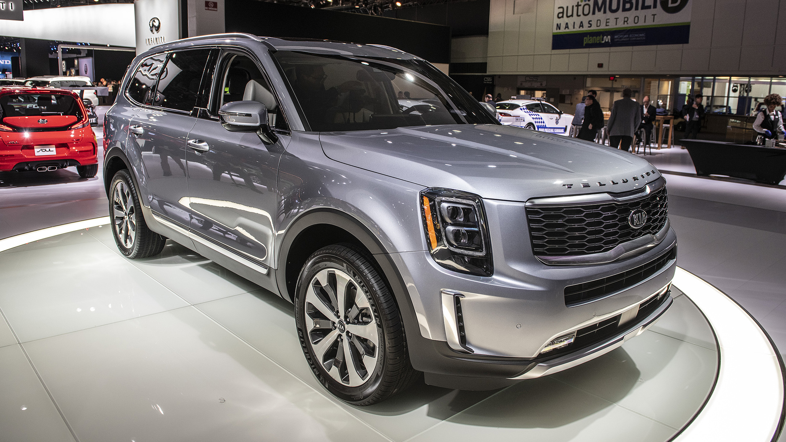 so-sanh-kia-telluride-2020-voi-doi-thu-4.jpg