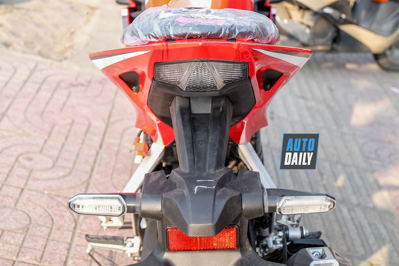 honda-cbr150r-abs-2019-13.jpg