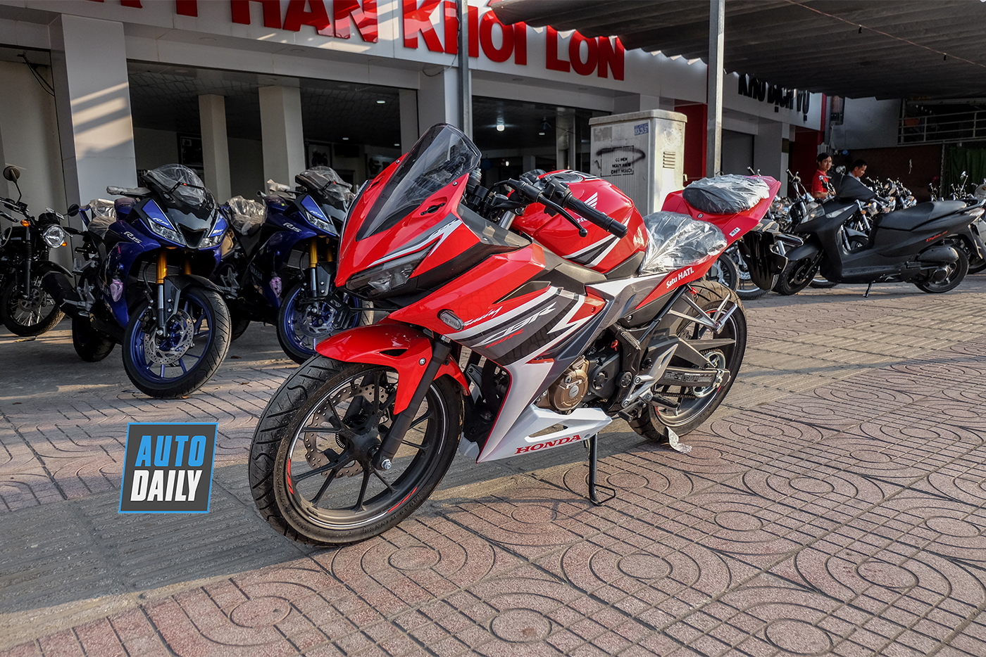 honda-cbr150r-abs-2019-17.jpg