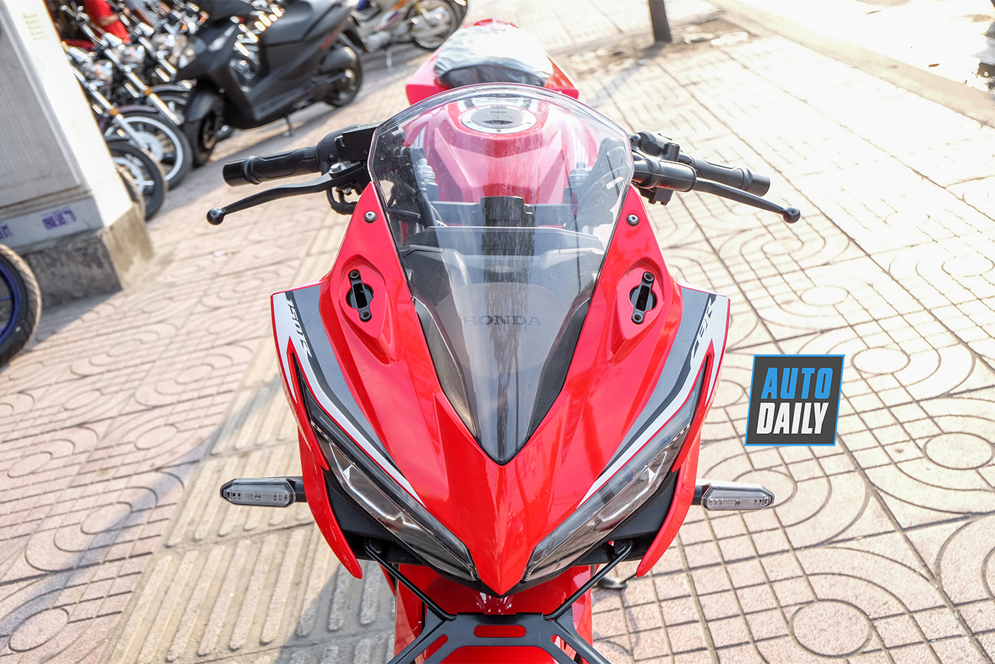 honda-cbr150r-abs-2019-18.jpg